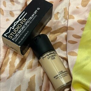 MAC Cosmetics Studio Fix Fluid Foundation - Light Beige
